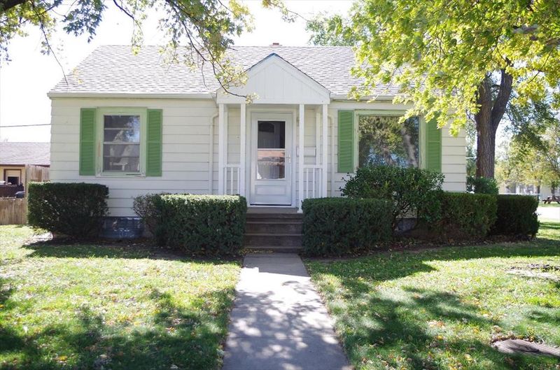 2925 Meadowlark Ln, Great Bend, KS 67530