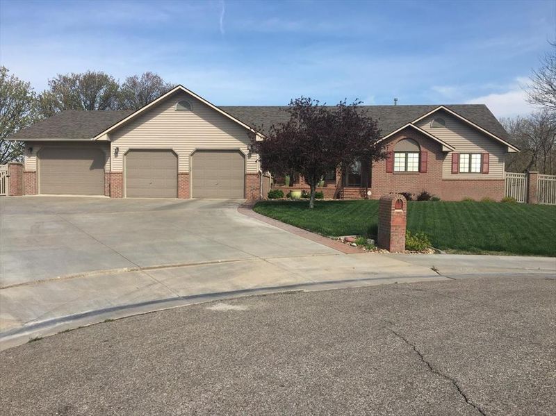 2619 Tanglewood, Great Bend, KS 67530