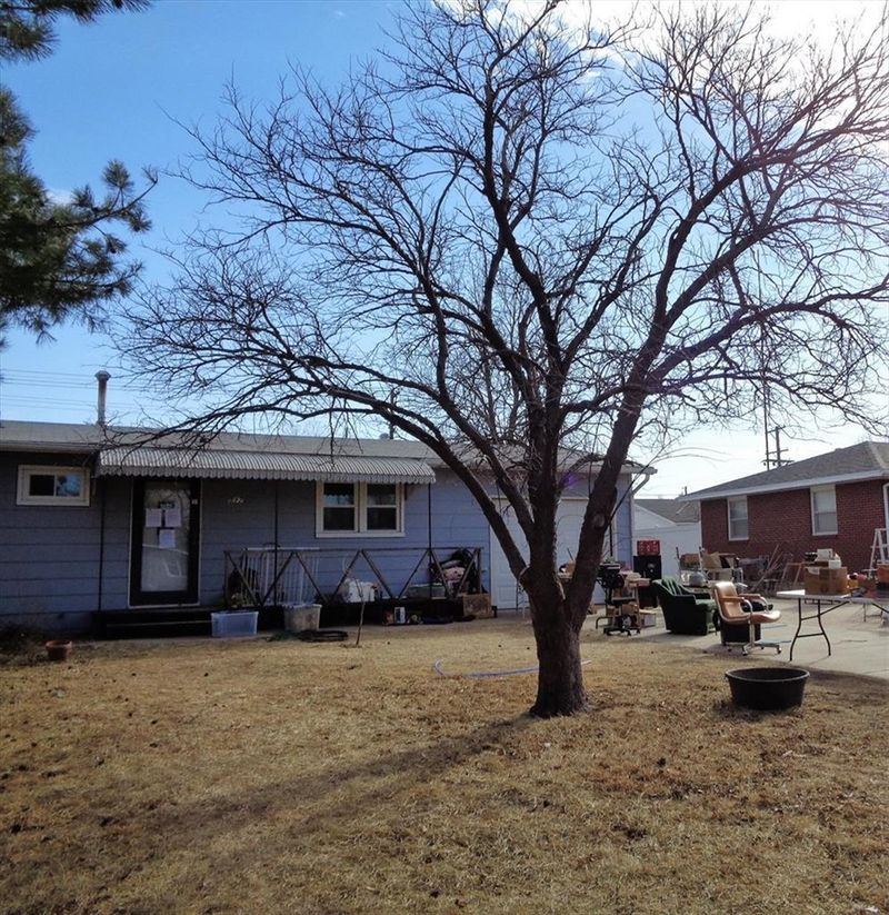 517 W 15th St, Larned, KS 67550