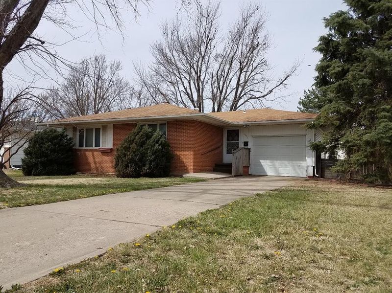 1252 N Krug St, Russell, KS 67665