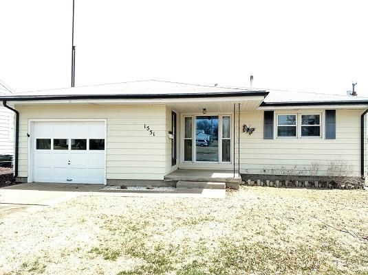1551 N Elm St, Russell, KS 67665