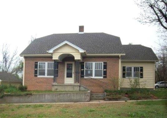 223 W 9th St, Larned, KS 67550