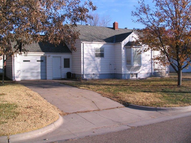 2414 Cheyenne Dr, Great Bend, KS 67530