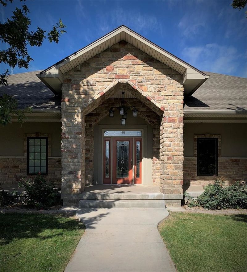 176 20 Rd, Great Bend, KS 67530