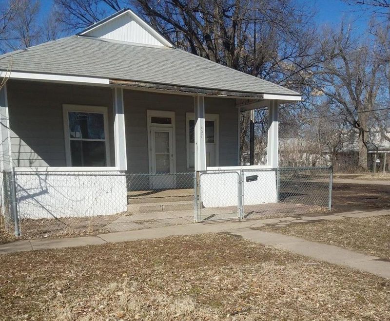 207 N Vine, Hoisington, KS 67544