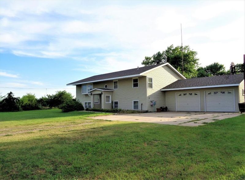 229 NE 10 Ave, Great Bend, KS 67530