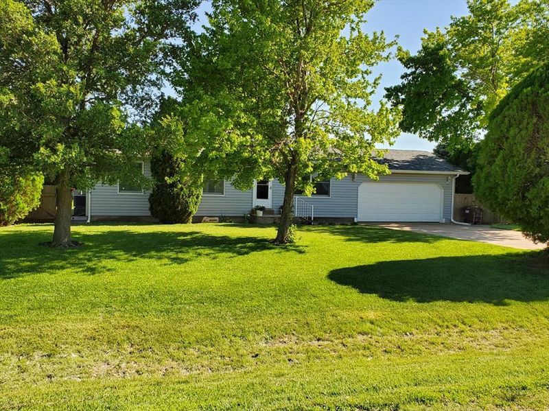 393 Grove Ter, Great Bend, KS 67530