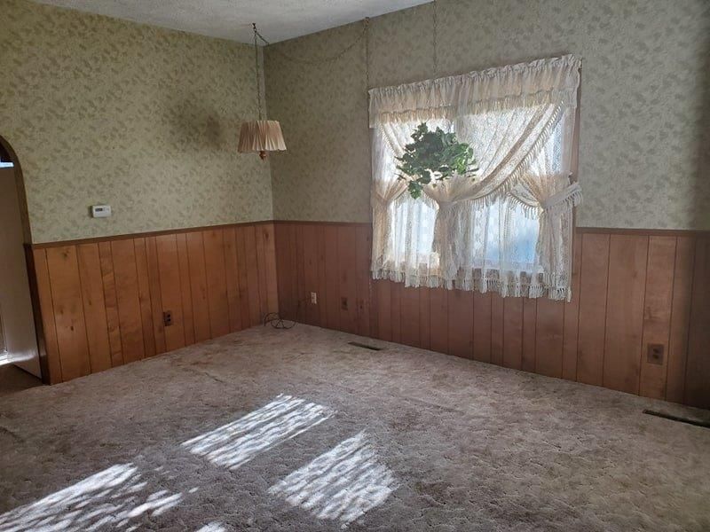 464 W 3rd, Hoisington, KS 67544