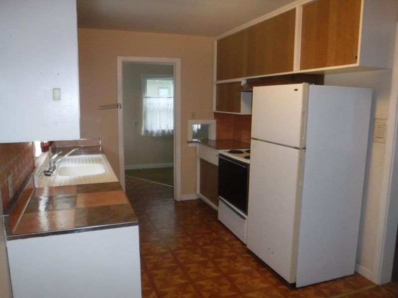 204 E 11th St, Larned, KS 67550