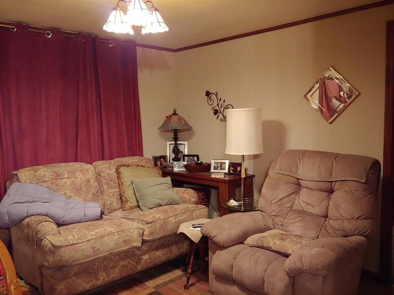 730 E 12th St, Russell, KS 67665
