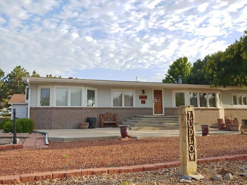 730 E 12th St, Russell, KS 67665