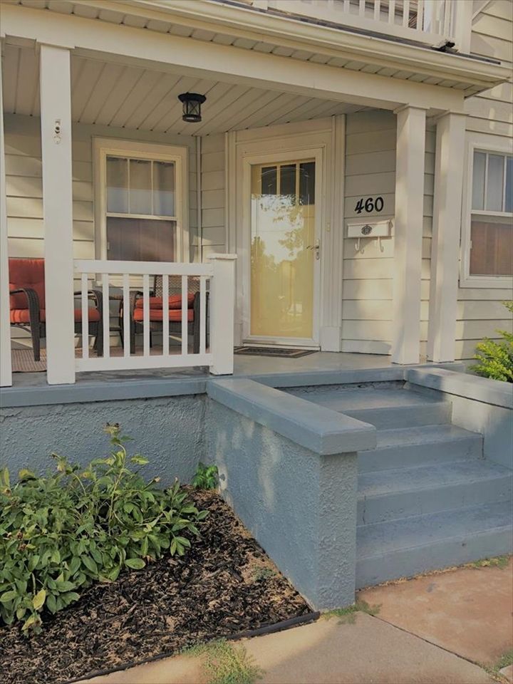 460 W 3rd St, Hoisington, KS 67544
