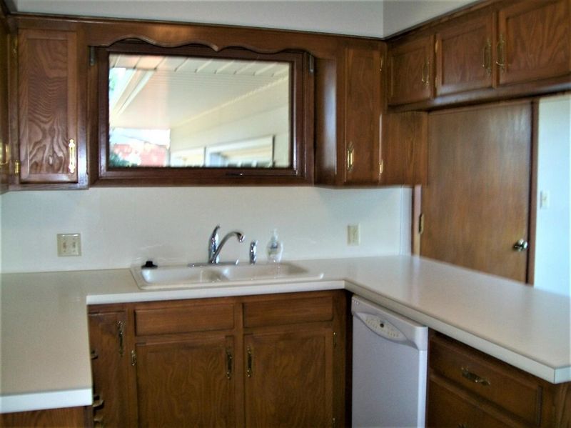 5918 Aspen Dr, Great Bend, KS 67530