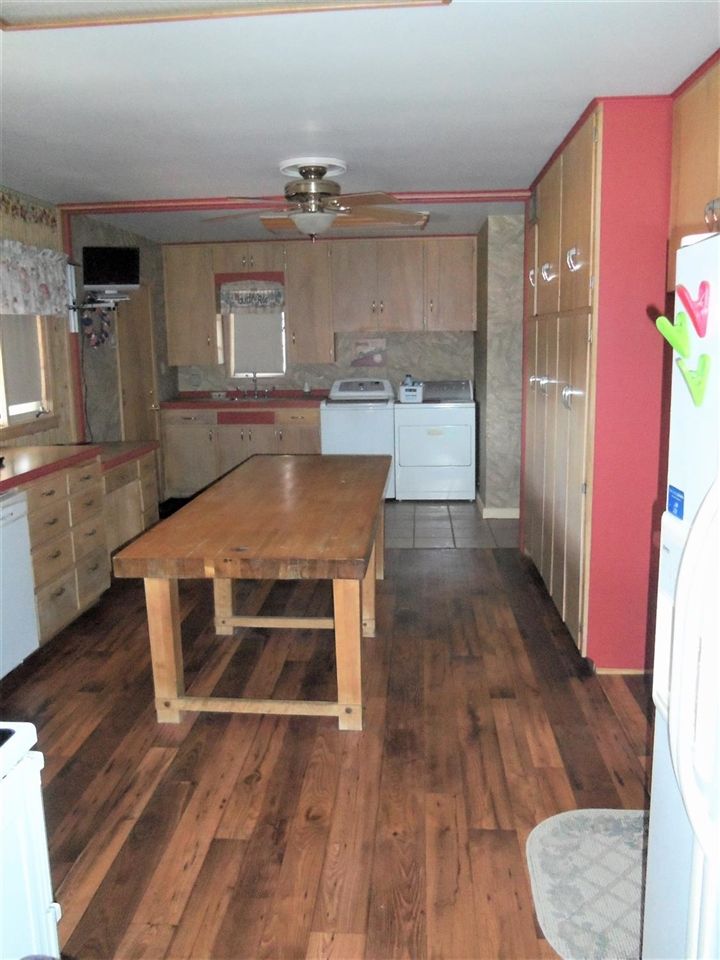 915 N Main St, Hoisington, KS 67544