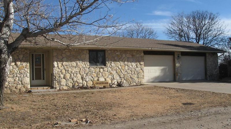 216 NE Baker, Great Bend, KS 67530