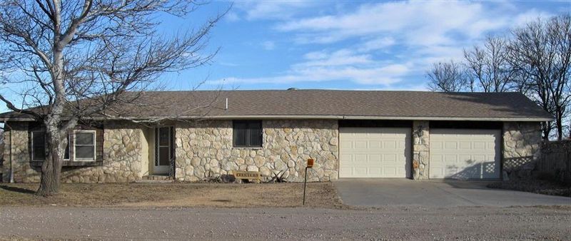 216 NE Baker, Great Bend, KS 67530