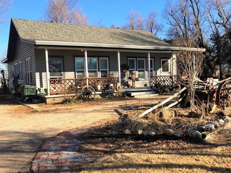 166 NE 20 Ave, Great Bend, KS 67530