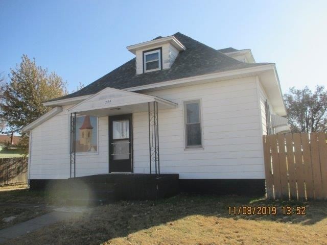 204 Arapahoe St, Schoenchen, KS 67667