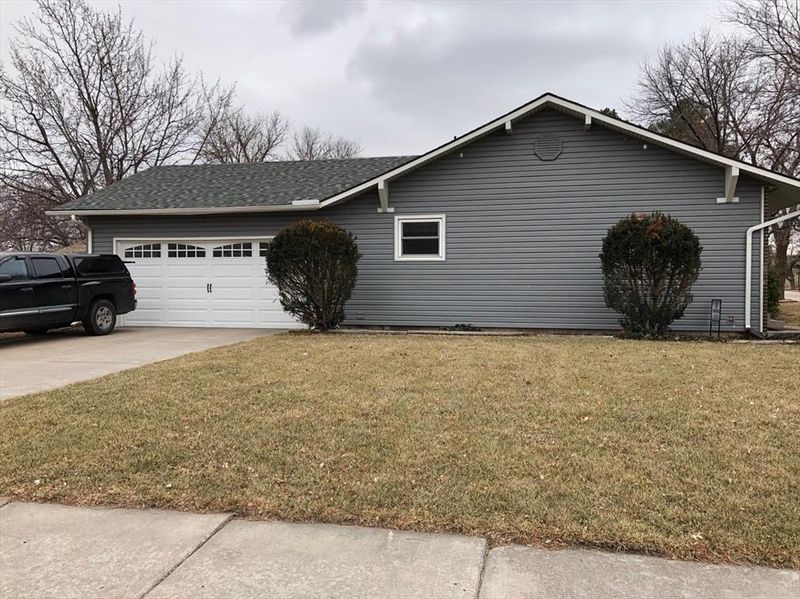 1530 Cherry Ln, Great Bend, KS 67530