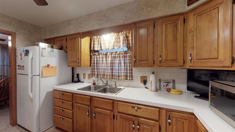 2114 Harrison St, Great Bend, KS 67530