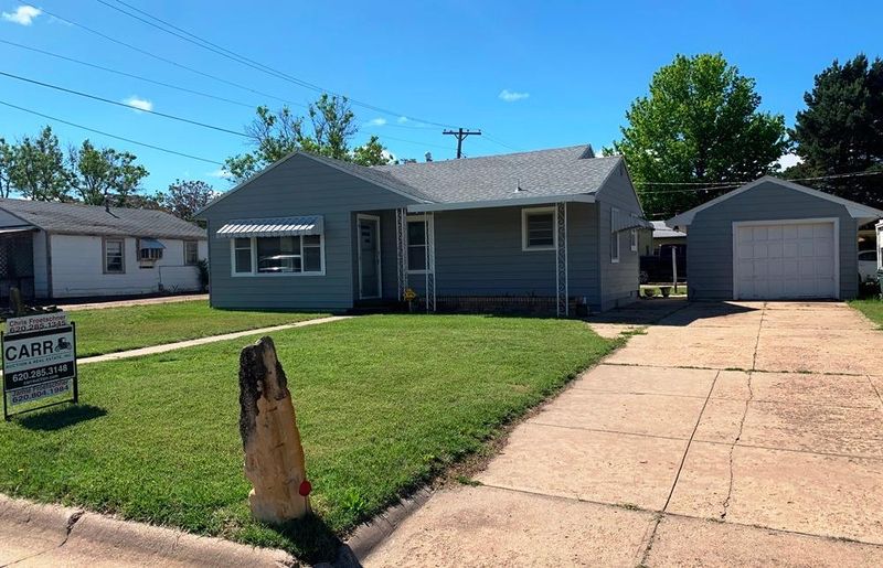 613 W 11th St, Larned, KS 67550