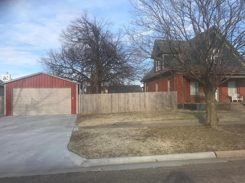 111 C St, Claflin, KS 67525
