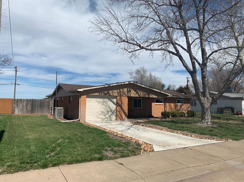 5938 Hemlock Dr, Great Bend, KS 67530