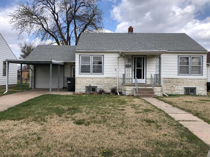 2910 Meadowlark Ln, Great Bend, KS 67530