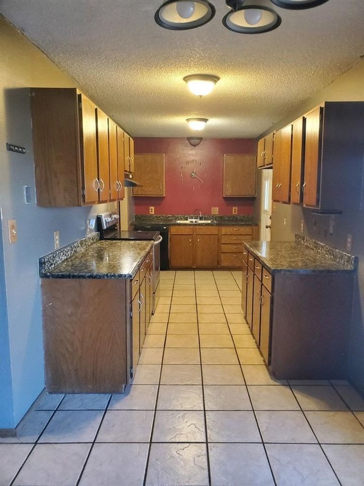 262 20 Rd, Great Bend, KS 67530
