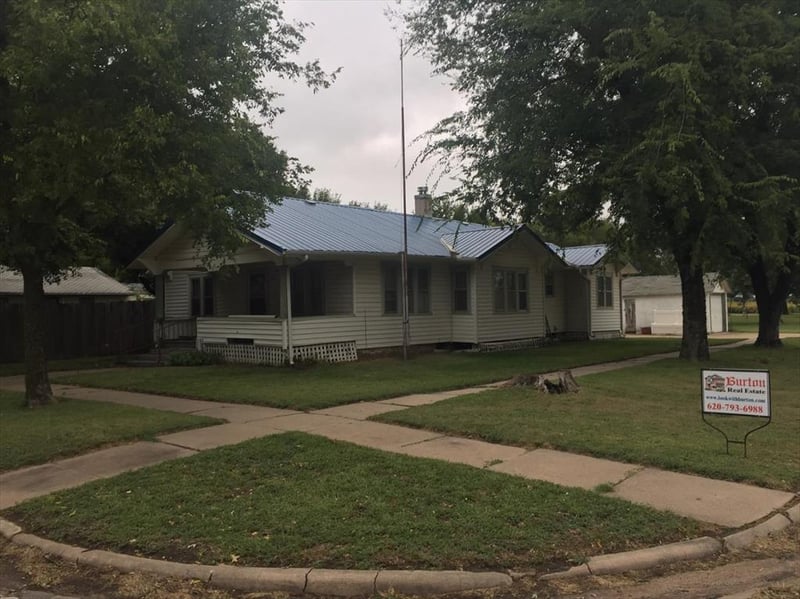 113 S 1st St, Bushton, KS 67427