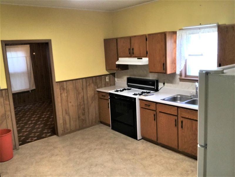 120 S 4th St, Otis, KS 67545
