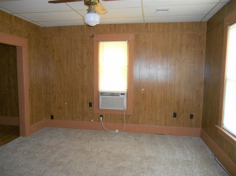 623 E 3rd St, Hoisington, KS 67544