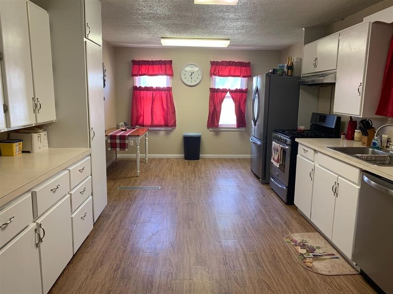 450 W 3rd, Hoisington, KS 67544