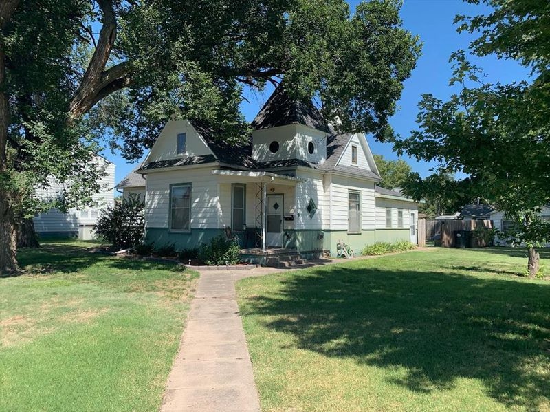 450 W 3rd, Hoisington, KS 67544