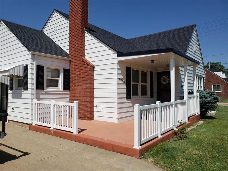 465 E 2nd St, Russell, KS 67665
