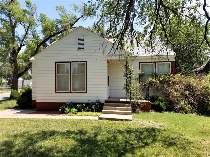 1824 Jackson, Great Bend, KS 67530