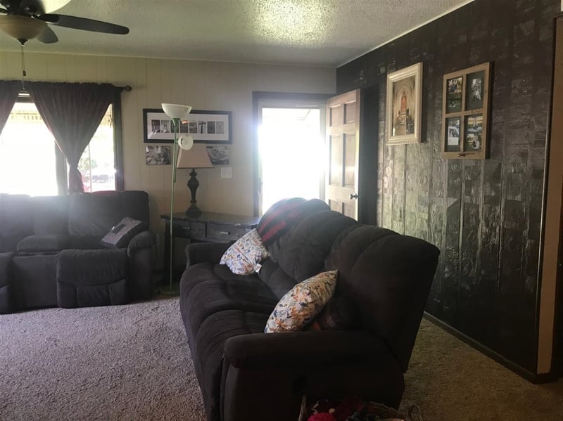 600 S 1st St, Bushton, KS 67427