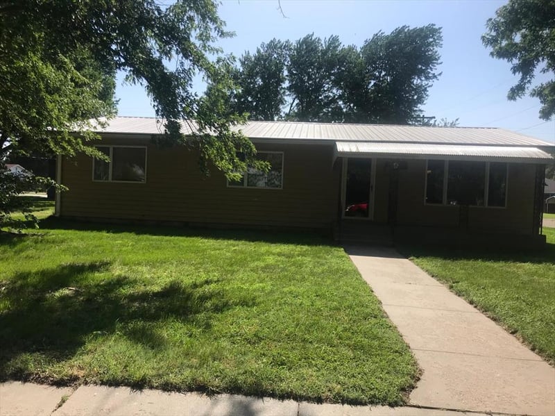 600 S 1st St, Bushton, KS 67427