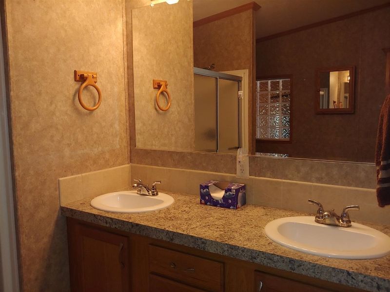 593 S Main St, Russell, KS 67665