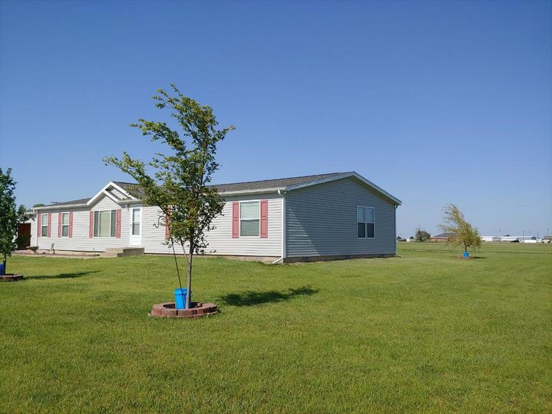 593 S Main St, Russell, KS 67665