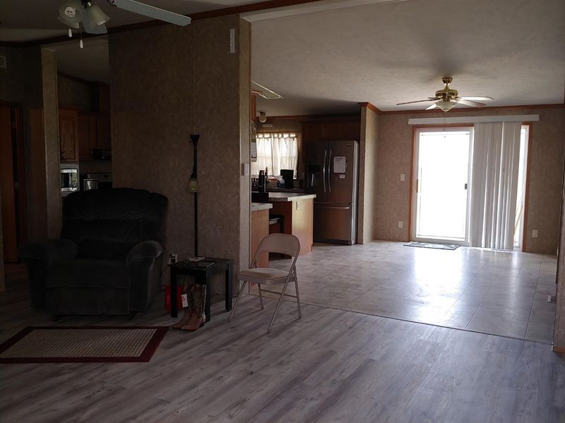 593 S Main St, Russell, KS 67665