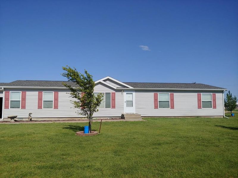 593 S Main St, Russell, KS 67665