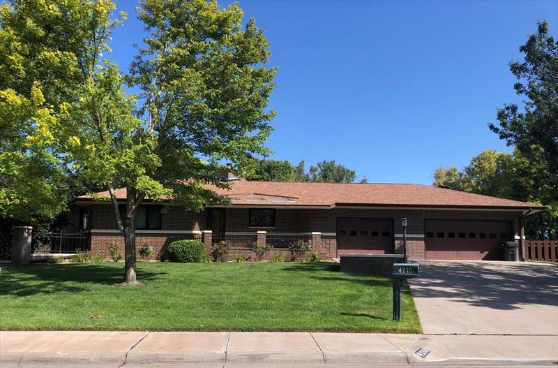 4210 Quail Creek Dr, Great Bend, KS 67530