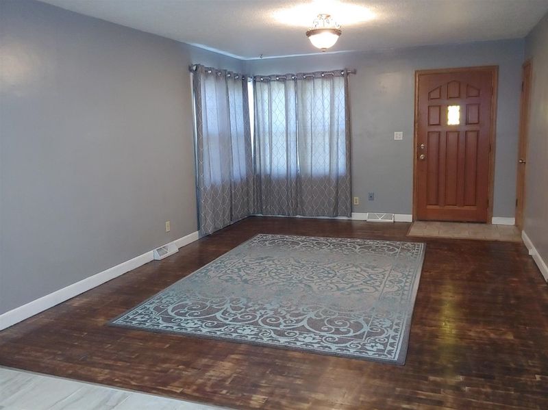 1432 N Main St, Russell, KS 67665