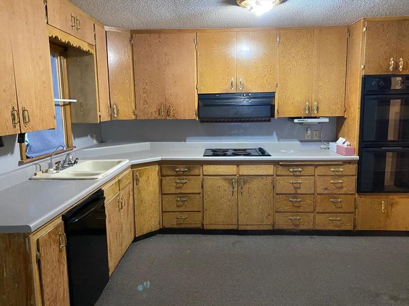 1427 12th St, Great Bend, KS 67530