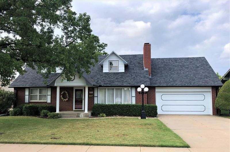 5504 Comanche Rd, Great Bend, KS 67530