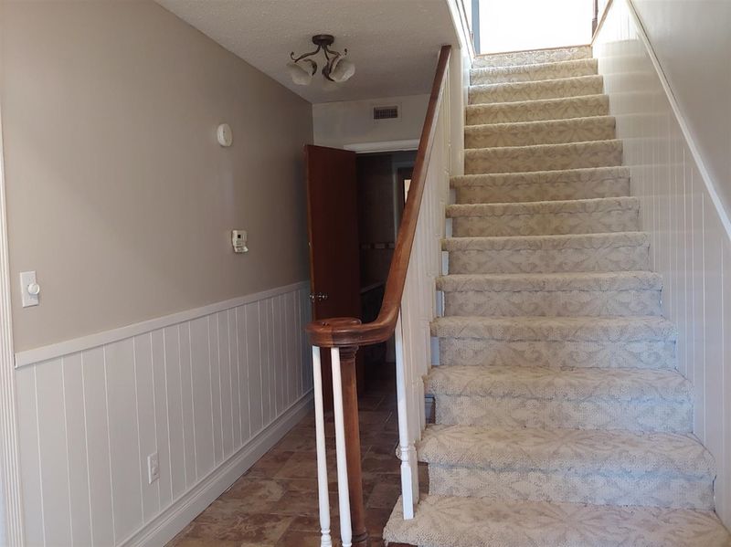 528 E 2nd St, Russell, KS 67665