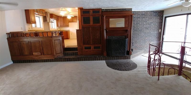 305 Point Dr, Great Bend, KS 67530
