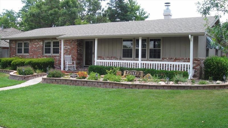 3419 Meadowlark Ln, Great Bend, KS 67530