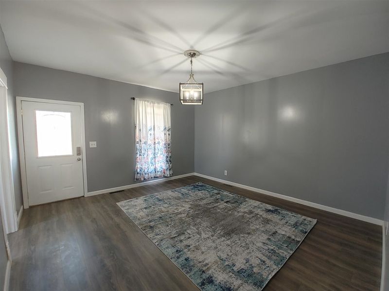 942 E Wisconsin St, Russell, KS 67665